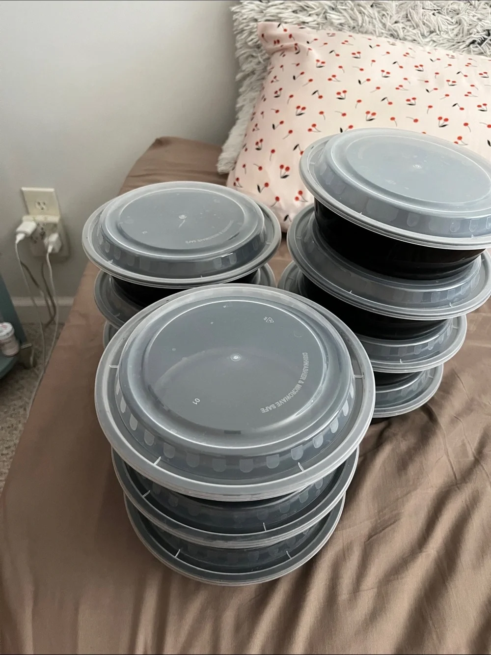 10 Reusable Black Meal Prep Containers with Clear Lids